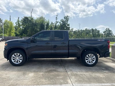 2022 Chevrolet Silverado 1500 4WD Double Cab Standard Bed Custom