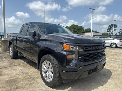 2022 Chevrolet Silverado 1500 4WD Double Cab Standard Bed Custom