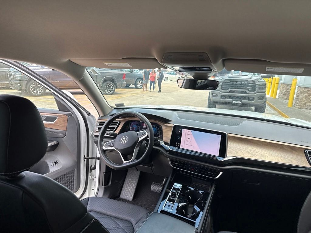 2025 Volkswagen Atlas 2.0T SE w/Technology