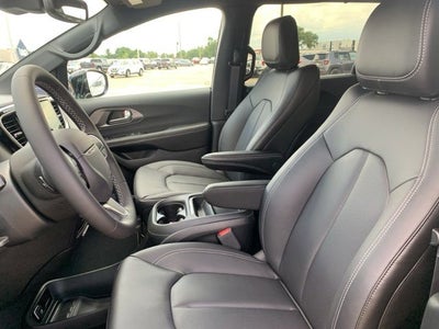 2027 Chrysler Pacifica PACIFICA SELECT