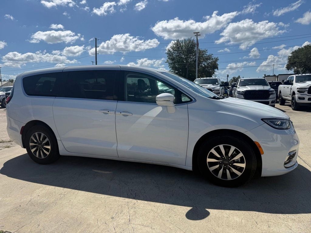 2022 Chrysler Pacifica Hybrid Touring L
