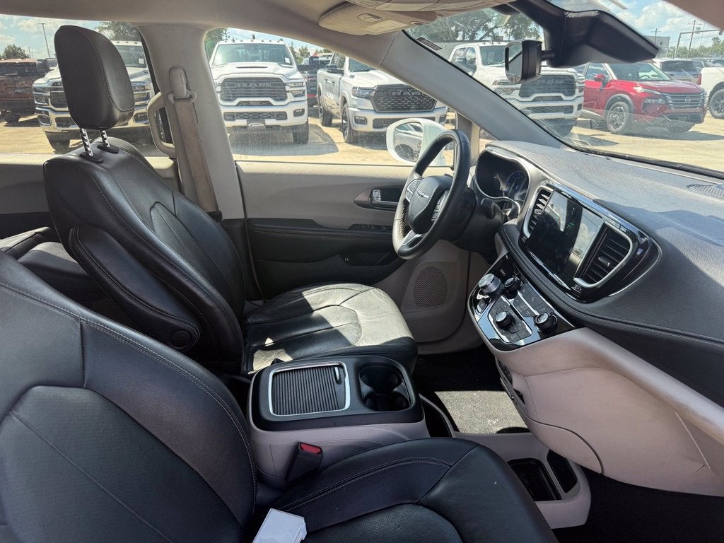 2022 Chrysler Pacifica Hybrid Touring L