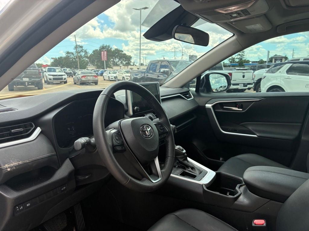 2025 Toyota RAV4 XLE Premium — photo 8