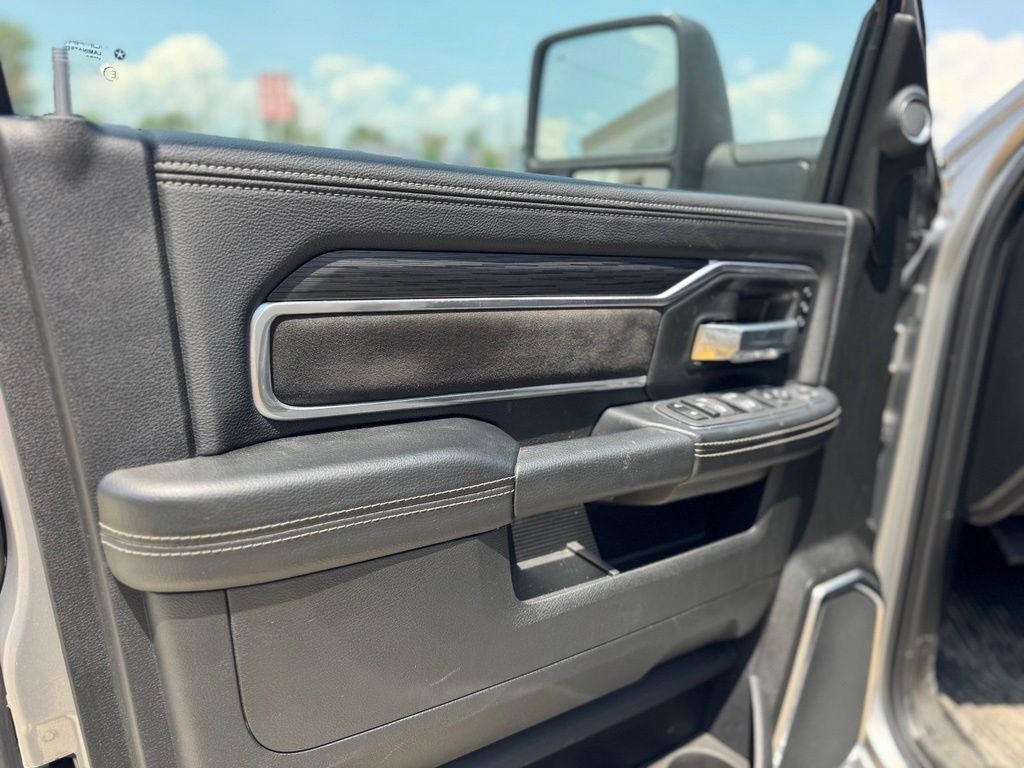 2024 RAM 3500 Laramie Crew Cab 4x4 8' Box