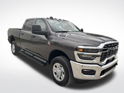2025 RAM 2500 Tradesman Crew Cab 4x4 6'4' Box