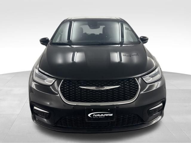 2023 Chrysler Pacifica Hybrid Touring L — photo 2