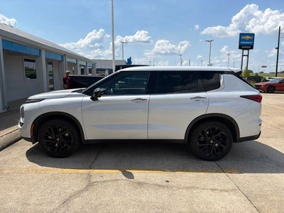 2023 Mitsubishi Outlander SE