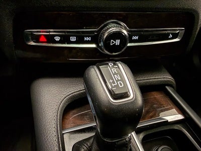 2019 Volvo XC90 T6 Momentum