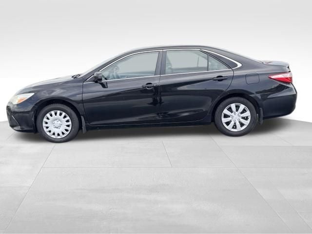 2015 Toyota Camry LE — photo 2