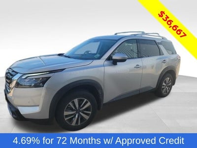 2025 Nissan Pathfinder SL