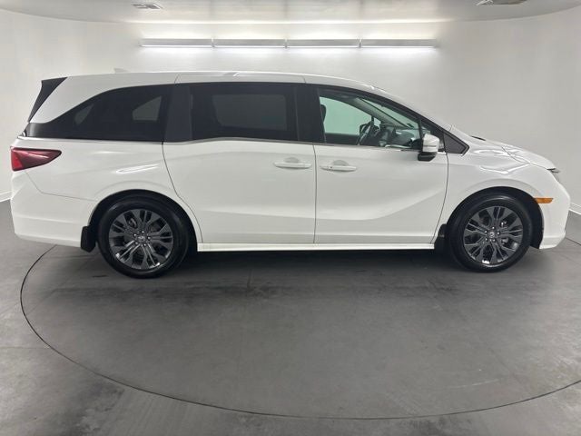 2026 Honda Odyssey Touring — photo 8